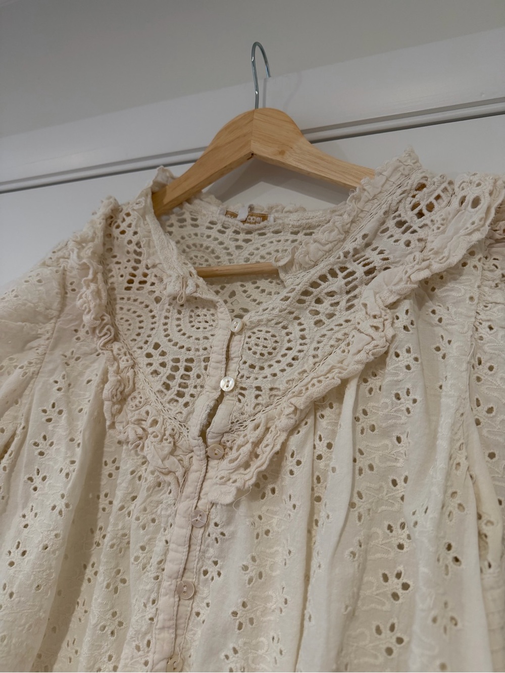 Love the Label • Eyelet Top - Picture 4 of 8
